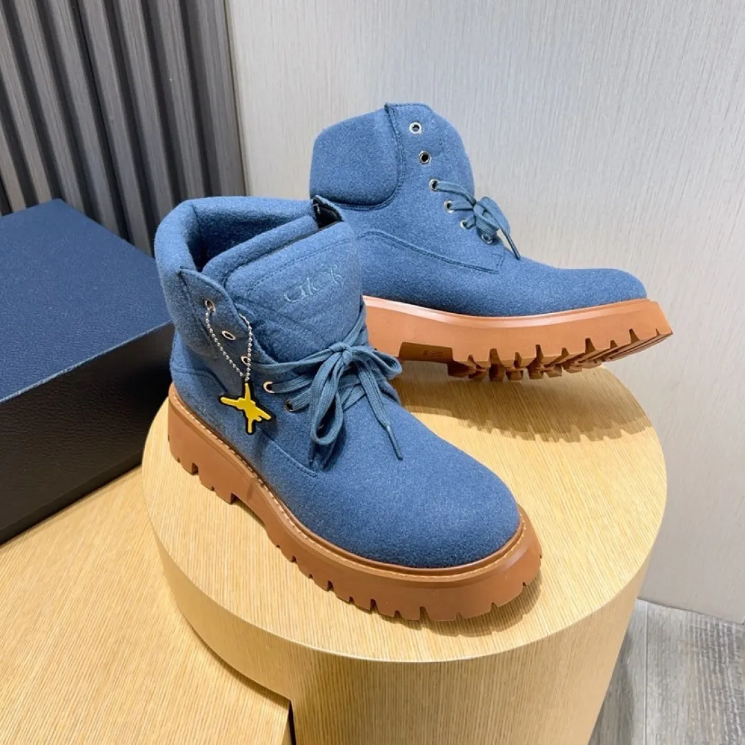 Factory P560💰[Dior] Dior ✨ is online simultaneously👏 This latest autumn and winter popular men's boots are new products in the series and continue Di*r's classic style. The upper is made of original fabric and matched with the original non-slip and wear-resistant rubber outsole. The rear shoe collar and heel are equipped with the brand's iconic details to enhance the style. Fashionable and versatile. Wear it with jeans or slacks for a casual look. Size: 38-44 (45 customized)